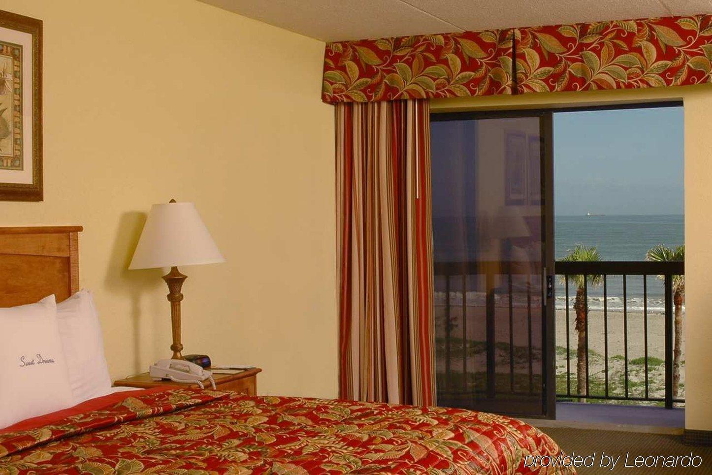 Hilton Garden Inn Cocoa Beach-Oceanfront Room photo